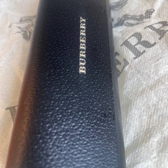 Burberry glasses case - Picture 2 of 3